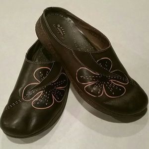 Spring Step Leather Dalila Flower Clogs 39 US 8.5
